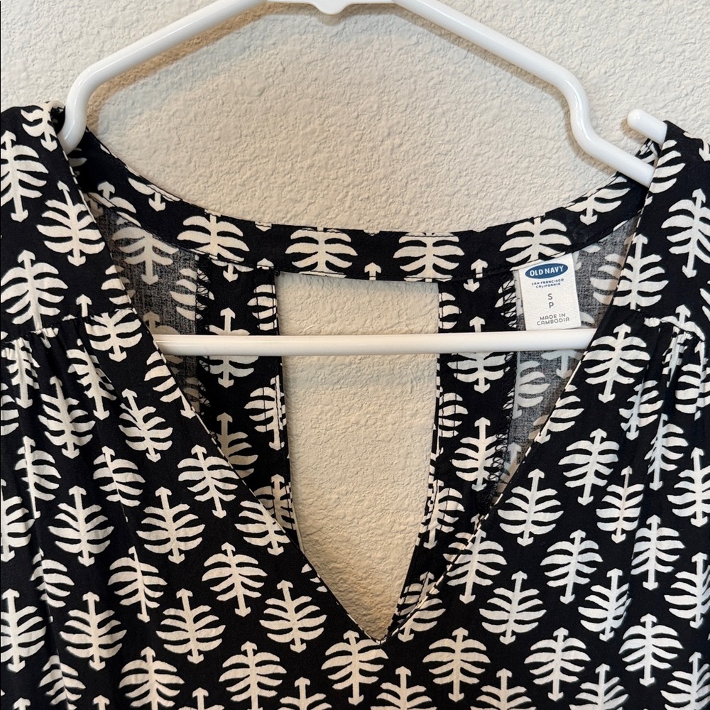 Old Navy Black and White Pattern Dress Women Small Lightweight Sundress - Picture 5 of 8